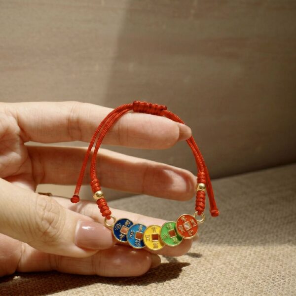 สร้อยข้อมือเชือกแดง ด้ายแดงมงคล + เหรียญจีน 5 ธาตุ 5 สี เสริมโชคลาภ การเงิน ฮวงจุ้ย ปรับขนาดได้ สายมู