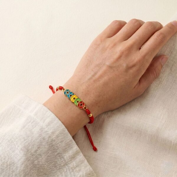 สร้อยข้อมือเชือกแดง ด้ายแดงมงคล + เหรียญจีน 5 ธาตุ 5 สี เสริมโชคลาภ การเงิน ฮวงจุ้ย ปรับขนาดได้ สายมู