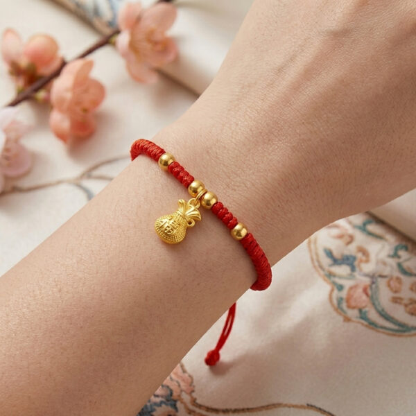 7 สร้อยข้อมือเชือกแดง ด้ายแดงมงคล + จี้ถุงเงิน 福 เสริมโชคลาภ การเงิน ฮวงจุ้ย เงินทองไหลมาเทมา ปรับขนาดได้ สายมู