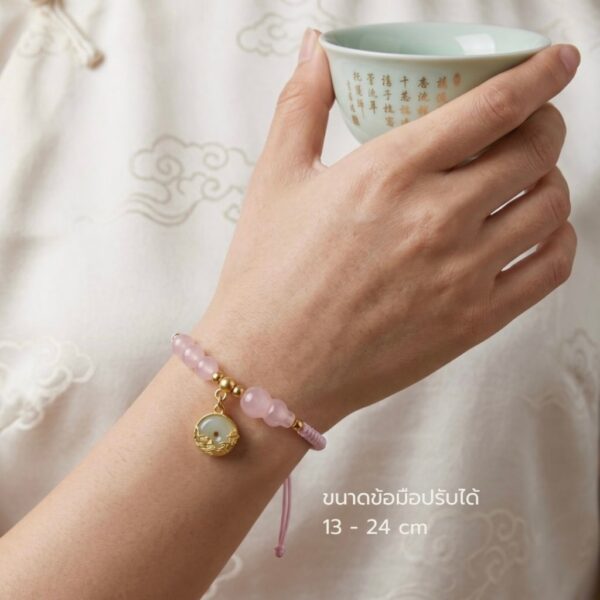 สร้อยข้อมือเชือกชมพู ด้ายแดงชมพู + หยกสีเขียว ลูกปัดสีชมพู ลูกปัดน้ำเต้า เสริมความรัก เมตตามหานิยม ปรับขนาดได้ สายมู
