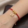 th-11134207-81ztg-mnfbe1k2acjn3f.jpg สร้อยข้อมือเชือกแดง ด้ายแดงมงคล + จี้ม้าโยก เสริมโชคลาภ ความก้าวหน้า ความสำเร็จ ปรับขนาดได้ สายมู น่ารัก