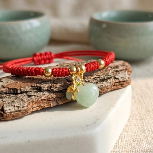 th-11134207-81ztk-mnfbo080tblv01.jpg สร้อยข้อมือเชือกแดง ด้ายแดงมงคล + จี้หยกถุงทอง เสริมโชคลาภ เสริมด้านการเงิน ฮวงจุ้ย ปรับขนาดได้ สายมู