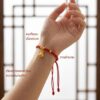 th-11134207-81ztk-mnfe9apyf401d1.jpg สร้อยข้อมือเชือกแดง ด้ายแดงมงคล + จี้ถุงเงิน 福 เสริมโชคลาภ การเงิน ฮวงจุ้ย เงินทองไหลมาเทมา ปรับขนาดได้ สายมู