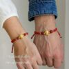 สร้อยข้อมือเชือกแดง ด้ายแดงมงคล + จี้งูทองเสริมมงคล เสริมโชคลาภ การเงิน และความสำเร็จ ปรับขนาดได้ สายมู