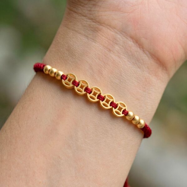 th-11134207-81ztl-mnfb5n1ccv0k4c.jpg สร้อยข้อมือเชือกแดง ด้ายแดงมงคล + จี้ห่วงทอง มินิมอล เสริมโชคลาภ เสริมความรัก ปรับขนาดได้ เครื่องประดับมงคล