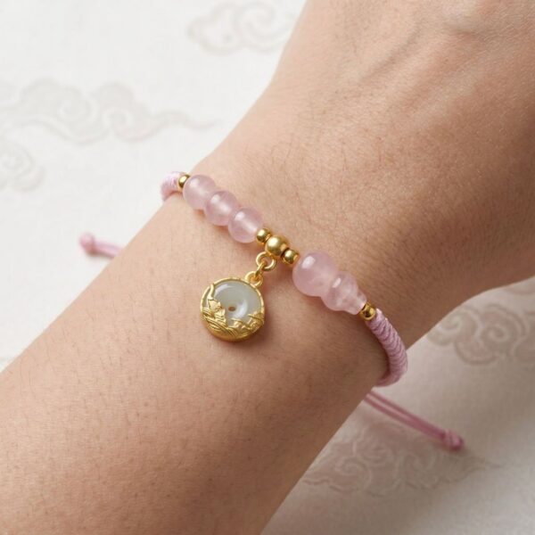 สร้อยข้อมือเชือกชมพู ด้ายแดงชมพู + หยกสีเขียว ลูกปัดสีชมพู ลูกปัดน้ำเต้า เสริมความรัก เมตตามหานิยม ปรับขนาดได้ สายมู