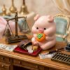 th-11134207-81ztn-mogdqsjc9x5bc6.jpg ฟิกเกอร์ หมูน้อยปีกุน ถือส้มมงคล โมเดล นักษัตร เสริมโชคลาภ เรียกทรัพย์ Art Toy ของเล่น