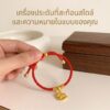 th-11134207-81zto-mnfb260tfc3lf6.jpg สร้อยข้อมือเชือกแดง ด้ายแดงมงคล + จี้ม้าโยกสีทอง เสริมความสำเร็จ การงาน โชคลาภ โอกาสในชีวิต สีทอง ปรับขนาดได้ สายมู