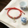 th-11134207-81zto-mnfelg6jw8w8a6.jpg สร้อยข้อมือเชือกแดง ด้ายแดงมงคล + ด้าย 5 สี จี้หยกก้อนเมฆ เสริมโชคลาภ การเงิน ความสมดุล ฮวงจุ้ย ปรับขนาดได้ สายมู