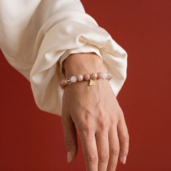 กำไลหินมงคล ซันสโตน (Sunstone) เสริมพลังบวก เปิดรับโอกาส จี้ซาฮะเงินแท้ S925 รุ่น Trinit