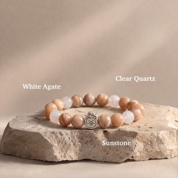 กำไลหินมงคล ซันสโตน (Sunstone) เสริมความมั่นใจ พลังบวก ชาร์มนักษัตรน่ารัก เงินแท้ S999 รุ่น Destiny