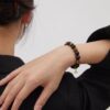กำไลหินมงคล แบล็กอาเกต Black Agate ปกป้องคุ้มครอง เสริมความมั่นใจ จี้ซาฮะเงินแท้ S925 รุ่น Trinity