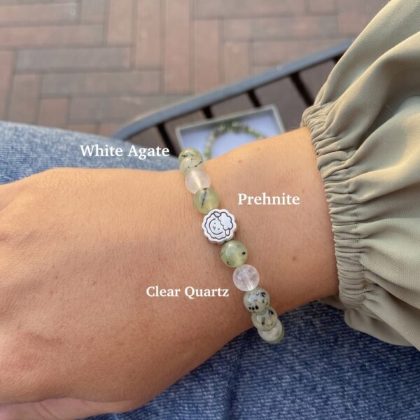กำไลหินมงคล พรีไนต์ (Prehnite) เสริมสมดุล ฟื้นฟูจิตใจ ชาร์มนักษัตรน่ารัก เงินแท้ S999 รุ่น Destiny