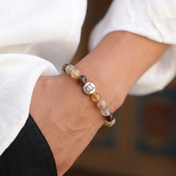 กำไลหินมงคล รูไทล์ควอตซ์ (Rutilated Quartz) เสริมการเงิน ชาร์มนักษัตรทรงกลม เงินแท้S999 รุ่น Starlit
