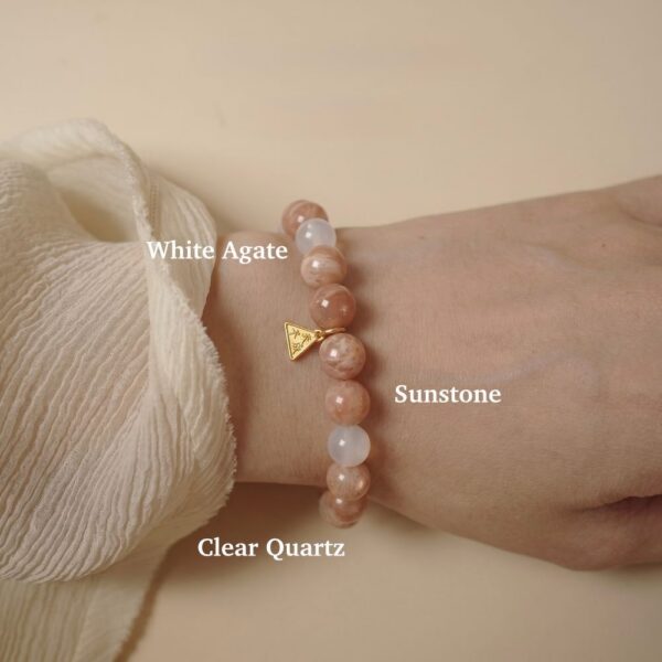 กำไลหินมงคล ซันสโตน (Sunstone) เสริมพลังบวก เปิดรับโอกาส จี้ซาฮะเงินแท้ S925 รุ่น Trinit