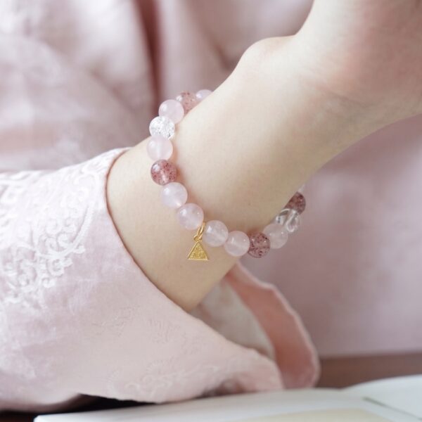 6 กำไลหินมงคล Collection Trinity Rose Quartz เสริมเสน่ห์ โชคดี พร้อมจี้ซาฮะเงินแท้ S925