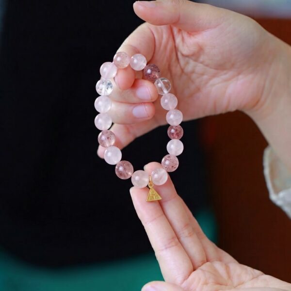 7 กำไลหินมงคล Collection Trinity Rose Quartz เสริมเสน่ห์ โชคดี พร้อมจี้ซาฮะเงินแท้ S925