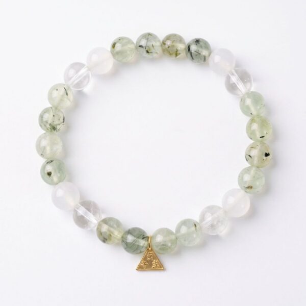8 กำไลหินมงคล พรีไนต์ (Prehnite) เสริมสมดุล ฟื้นฟูจิตใจ จี้ซาฮะเงินแท้ S925 รุ่น Trinity